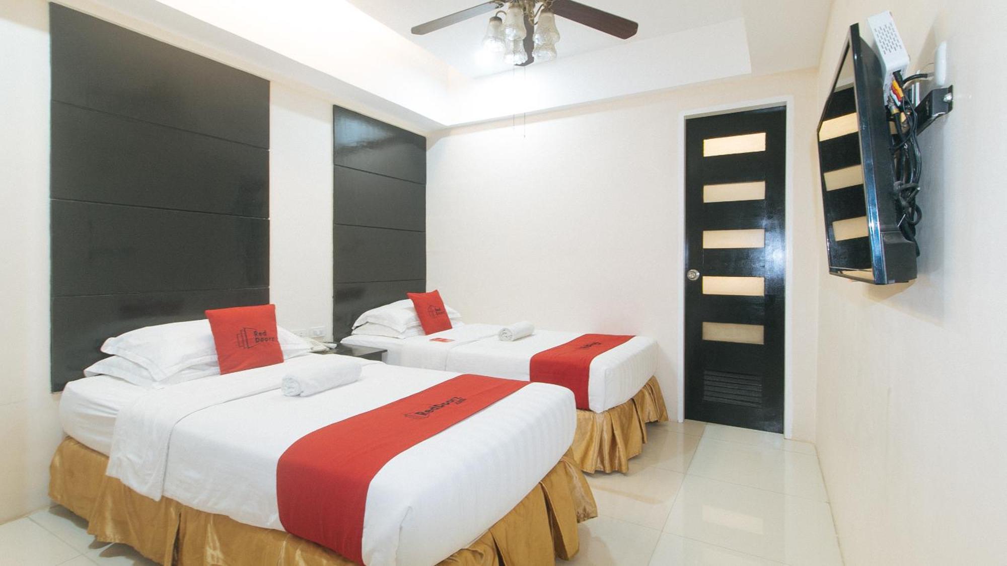 Reddoorz At Grand Apartelle Hernan Cortes Cebu Bagian luar foto